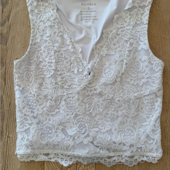 ReoRia Other - ReoRia White Lace Cropped Tank S